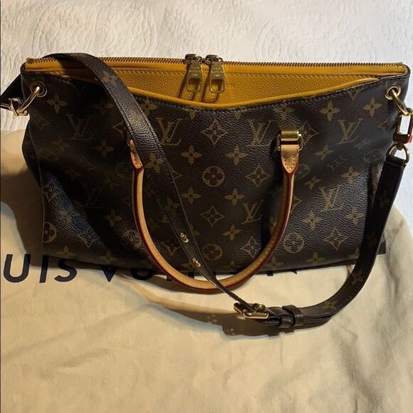 Authentic Louis Vuitton Pallas MM - Picture 3 of 8